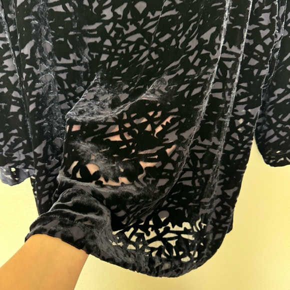 Eileen Fisher Burnout 3/4 Sleeve Velvet Feel Black Top Size Large - Picture 7 of 7